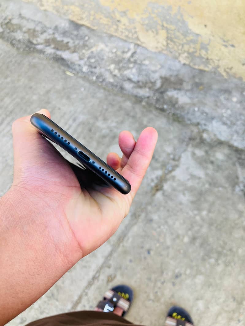 iPhone 11 2