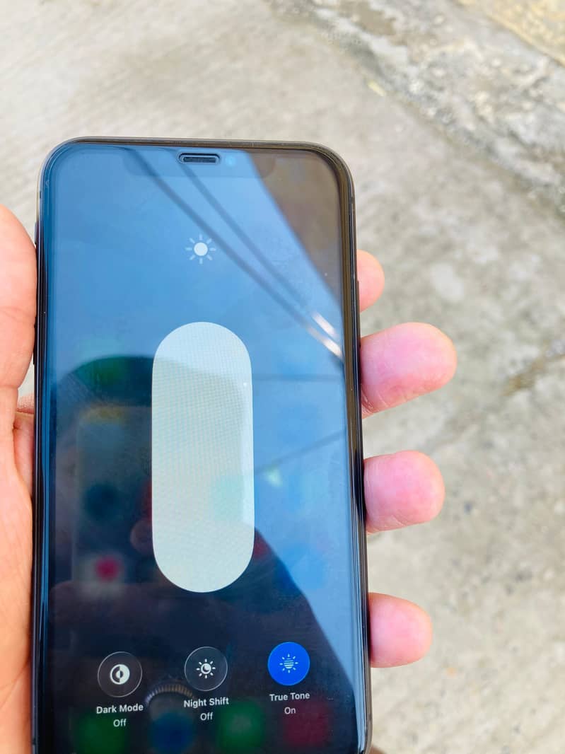 iPhone 11 4