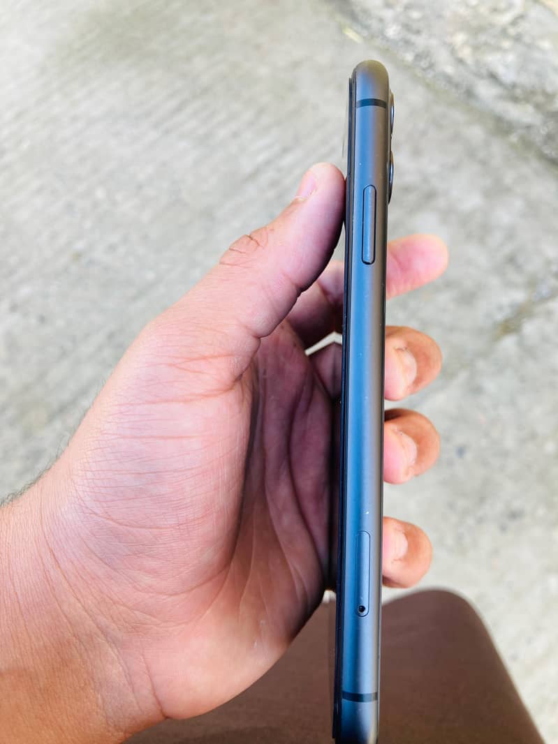 iPhone 11 6
