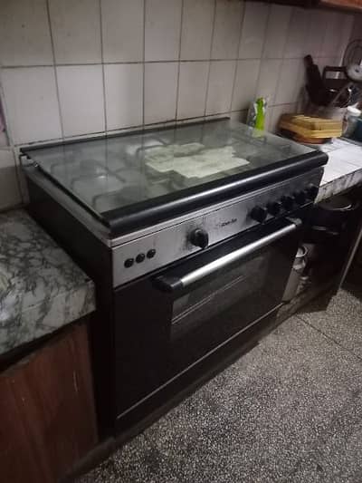 Glam Gas cooking range - 5 Burners with Oven - Excellent Condition