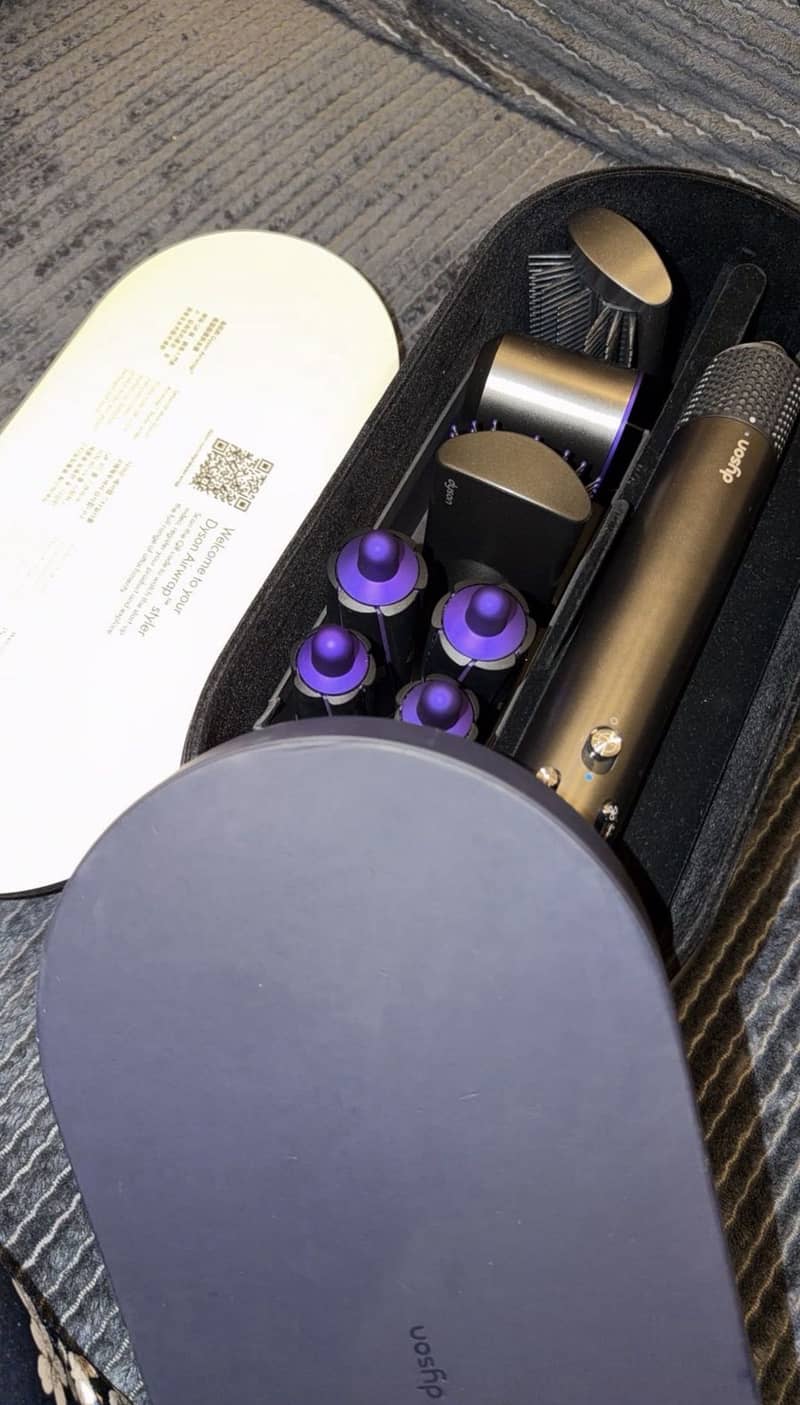 Dyson airwrap 0