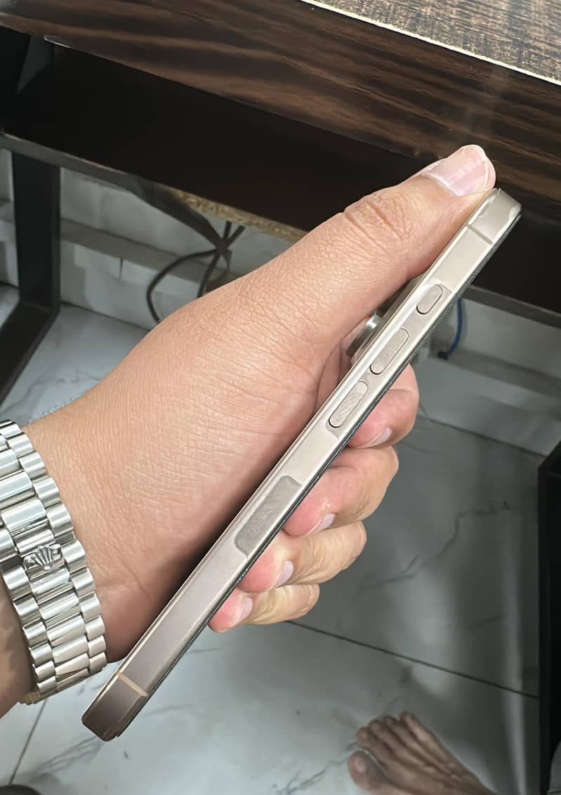 iPhone 16pro Jv 2