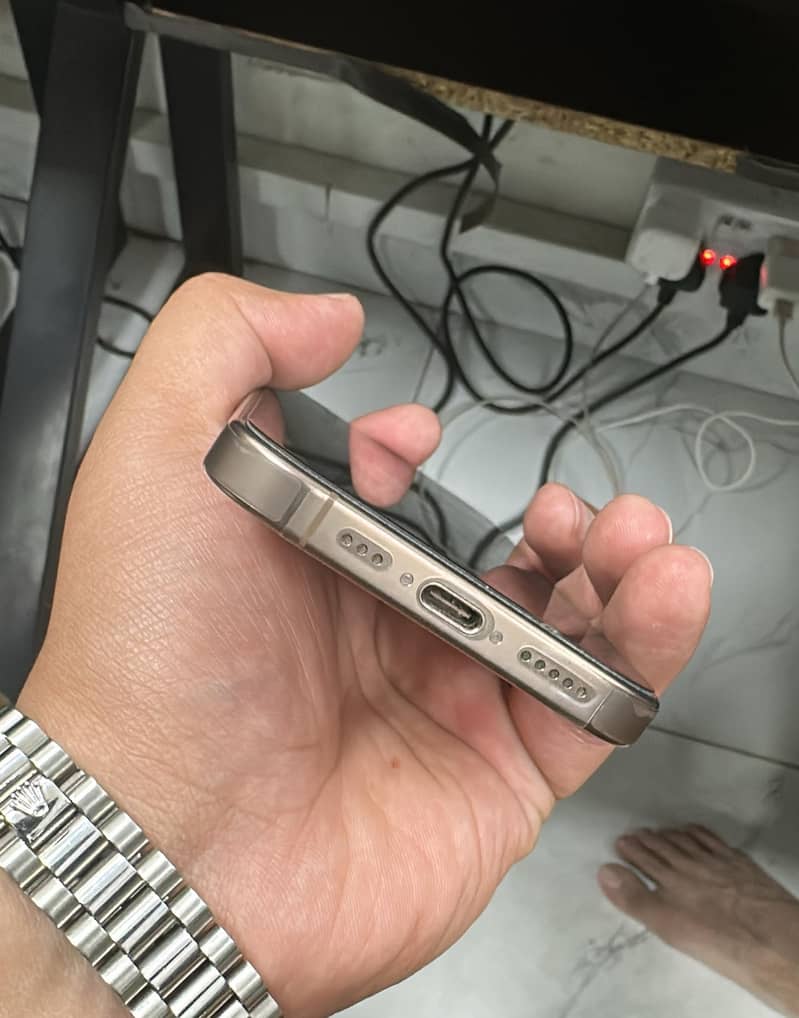 iPhone 16pro Jv 3