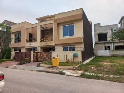 House Of 5 Marla Is Available For sale In Bahria Town Phase 8 - Block M