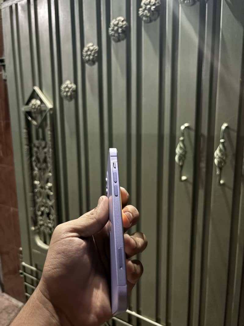 iPhone 12 4