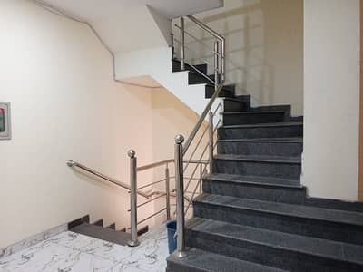 Prime Location 3 Marla Flat In Royal Palm City Is Available
