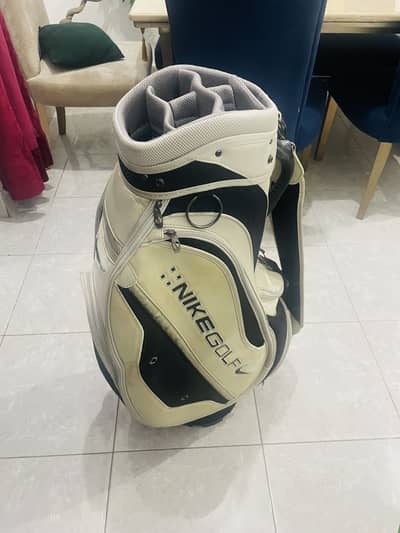 Golf Kit bag and drivers plus 7 wood right/left hand