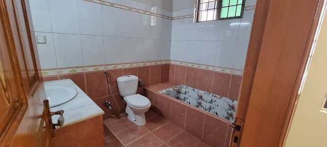 F-11 Brand New Separate Gate Upper Portion Excellent Proper Marbled Floor 500 SQY Proper 3 bedrooms 3 Attached Bathrooms Drawing Dining. TV lounge, Kitchen Powder Room, Parking 2 Cars, Servant Quarter