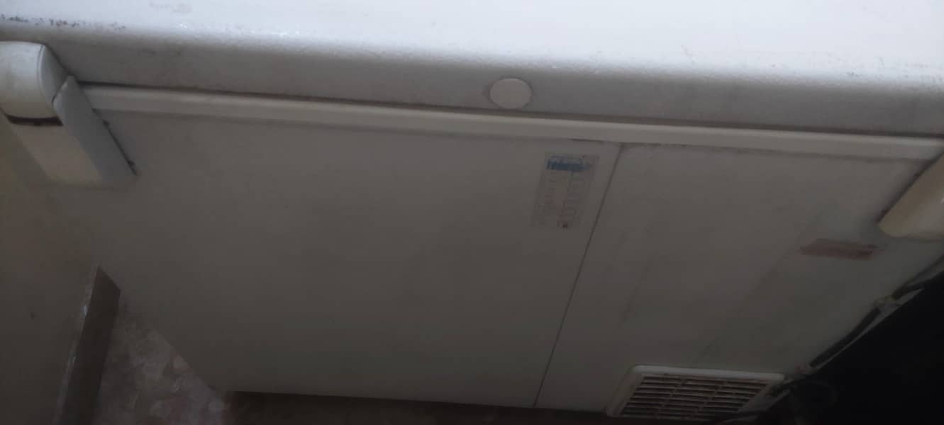 waves single door deep freezer 1