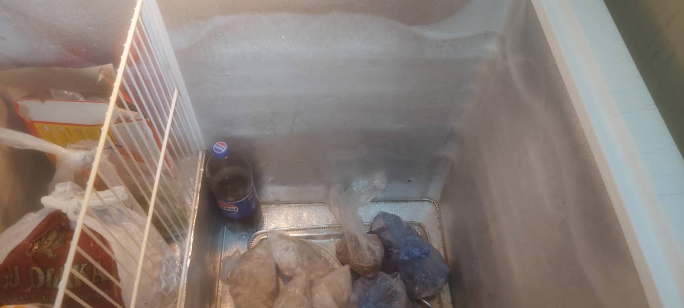 waves single door deep freezer 3