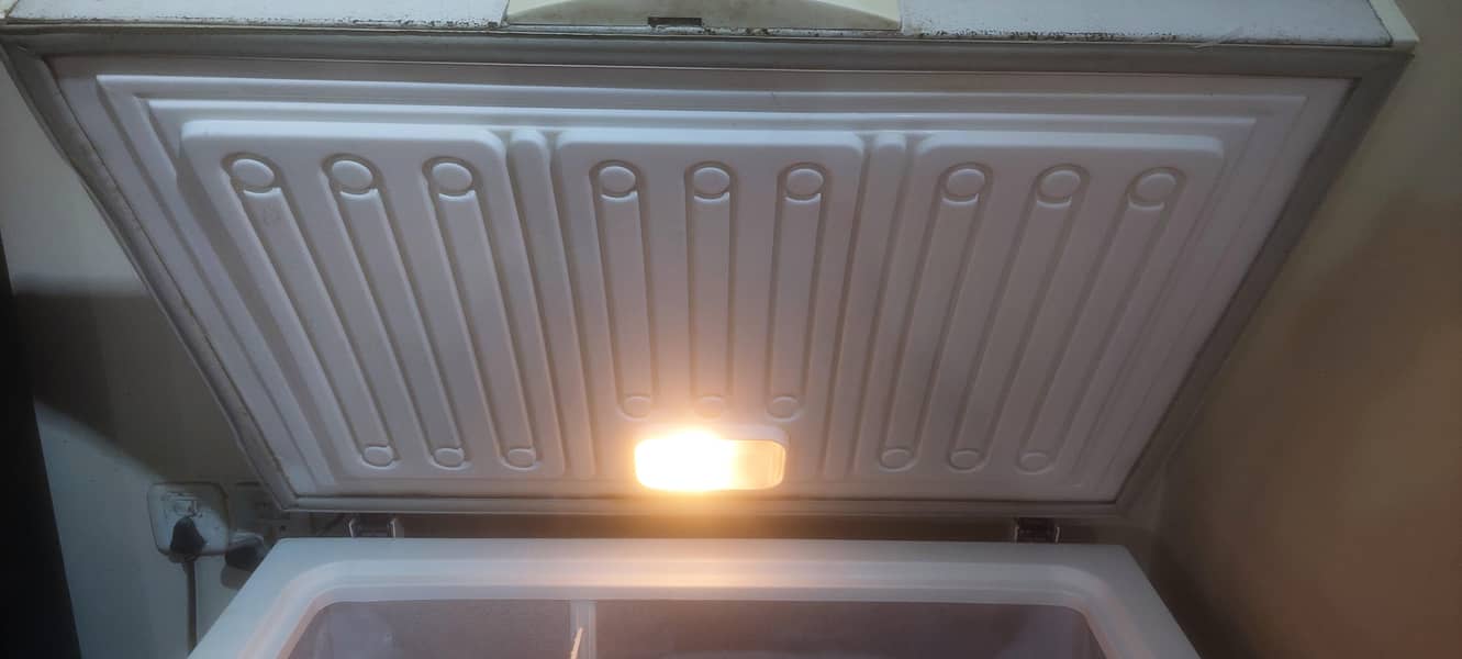 waves single door deep freezer 5