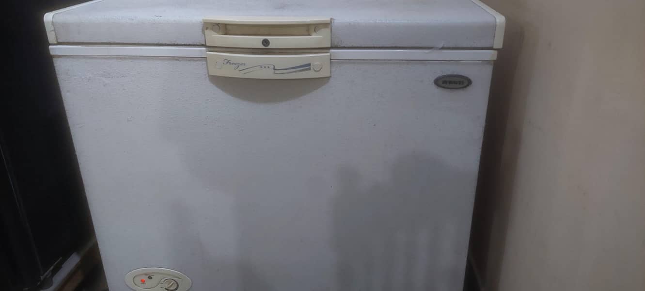 waves single door deep freezer 8