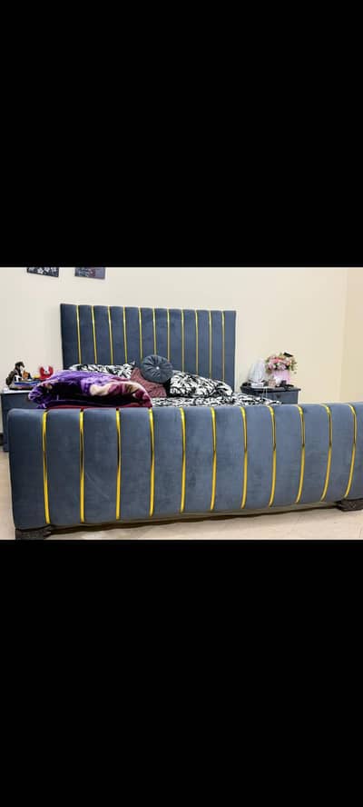 king size bed in a very good condition with  brand new poshish