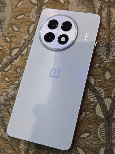 Oneplus ace 5 12/256