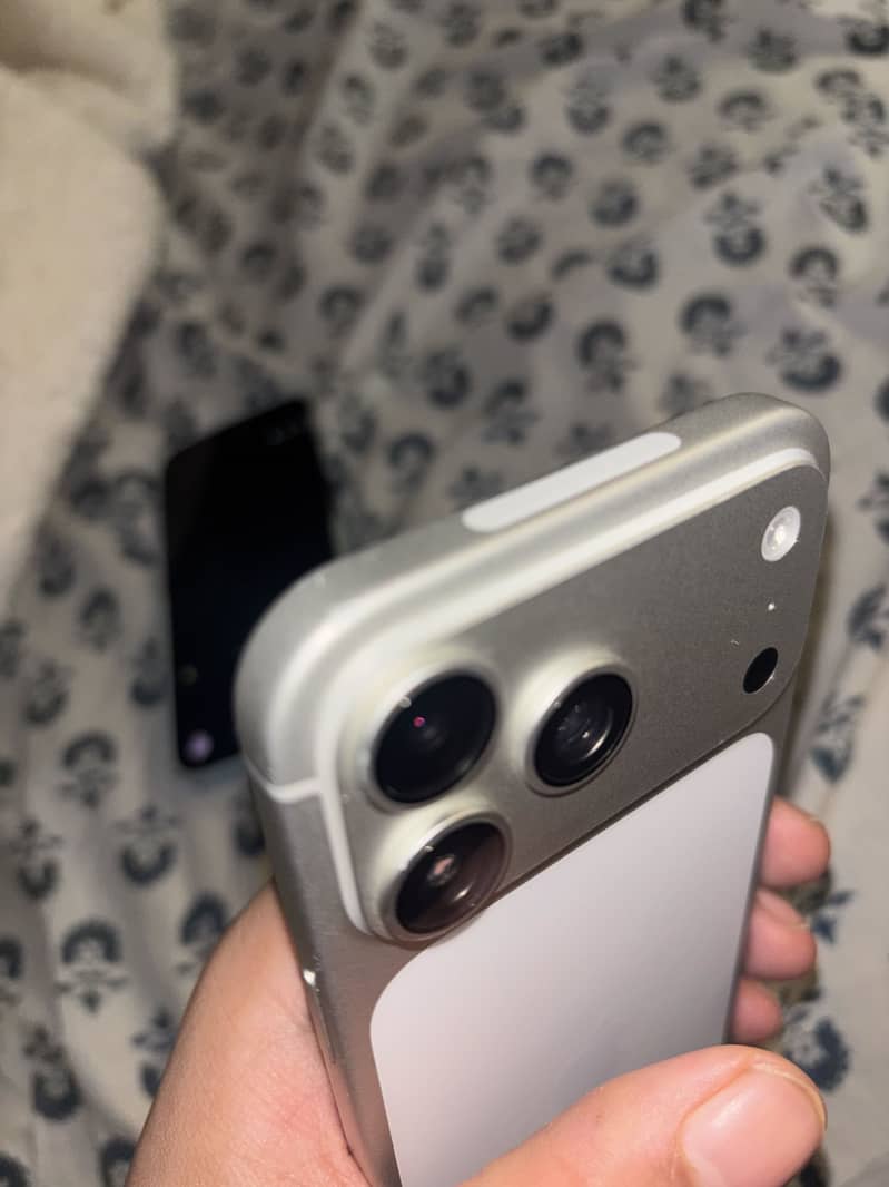 iPhone 17 pro max 1