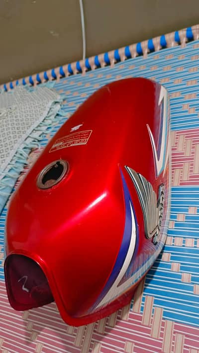 fuel tank 125 2017 18original geniun paint  percent