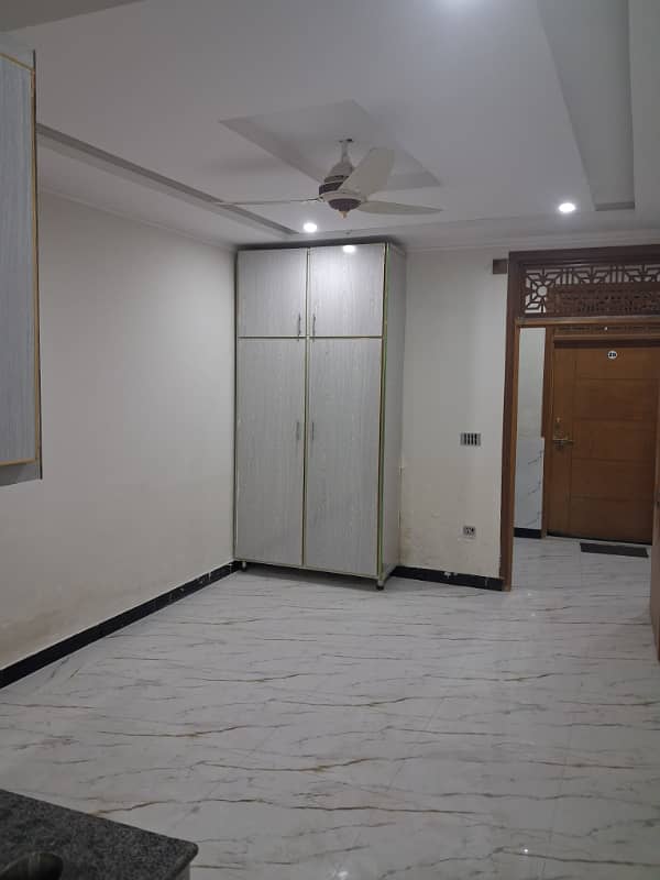 Studio flat for rent 2