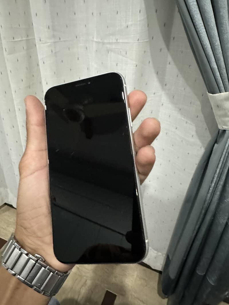 iPhone XR 1