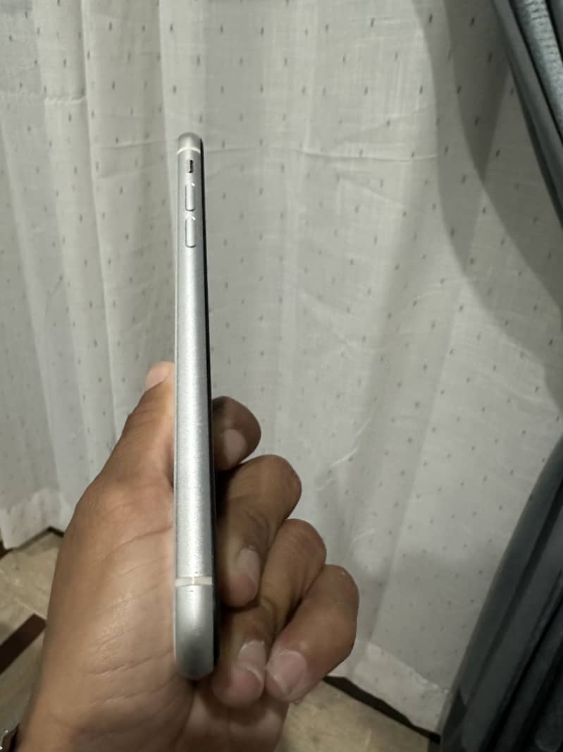 iPhone XR 3