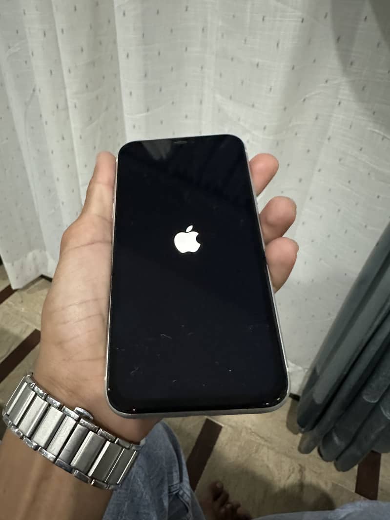iPhone XR 4