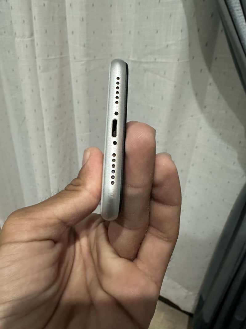 iPhone XR 6