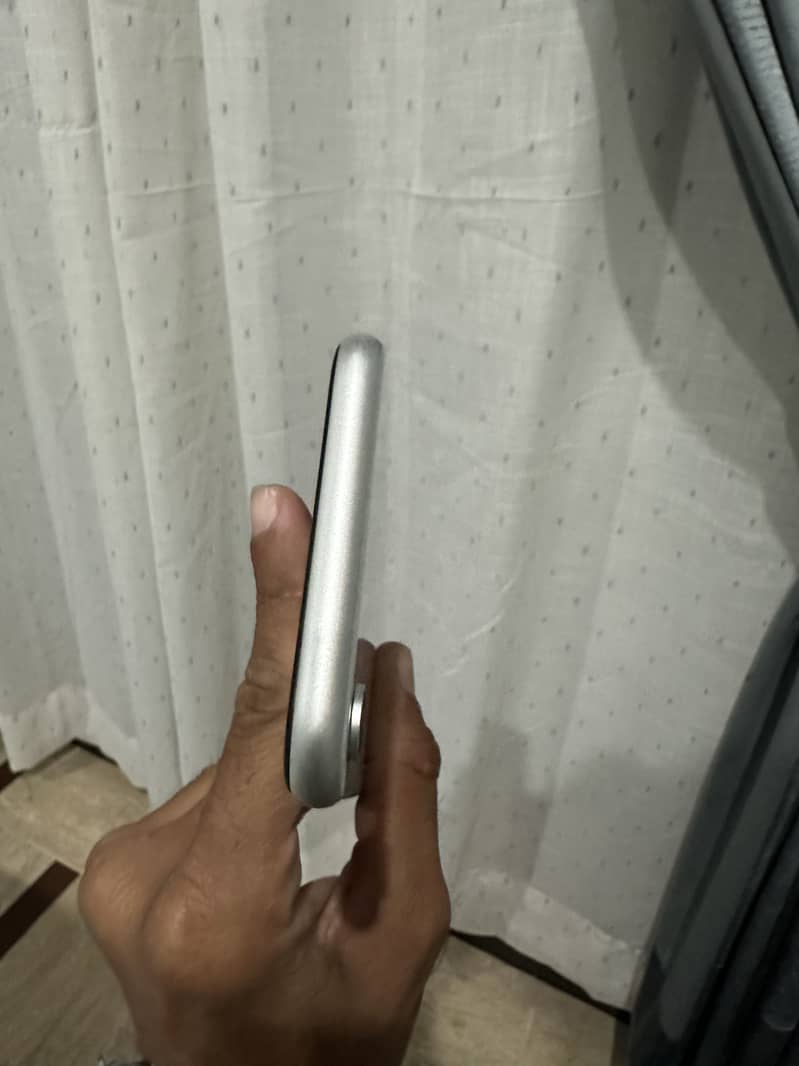iPhone XR 7
