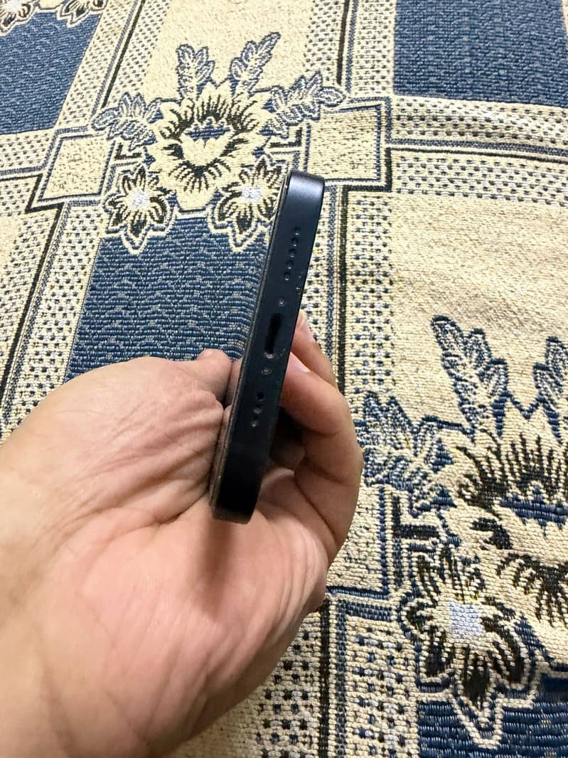 Iphone 13 4