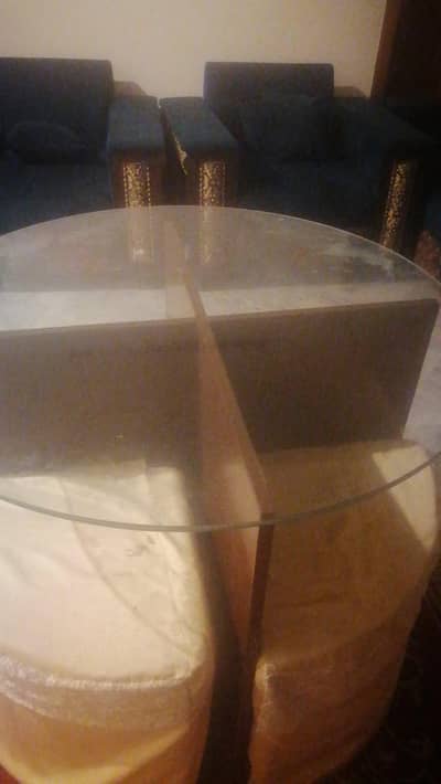 dinning table in circle