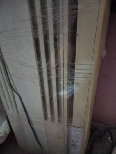 Corona 0.7 ton window AC good condition