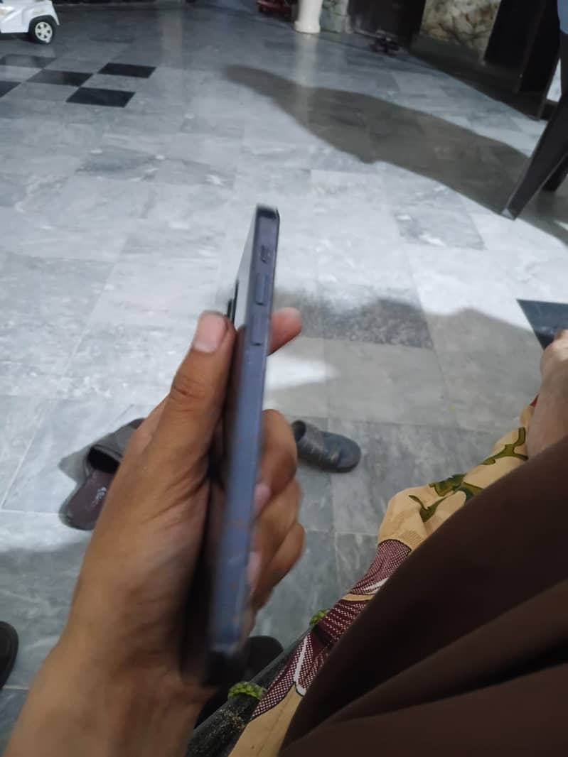 IPhone 12 4