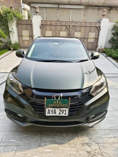 Honda vezel top of line  2014 model 2016 import