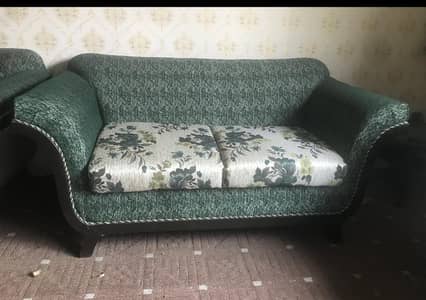 7 str sofa set in lush condition