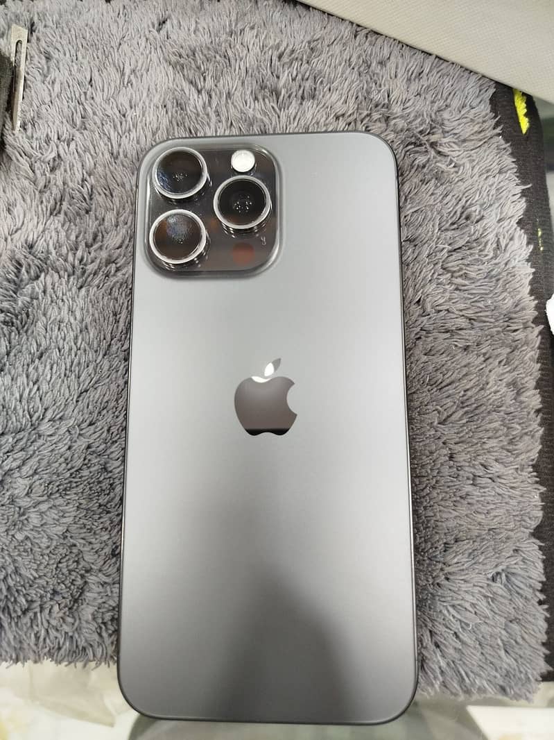 iPhone 15 pm 4