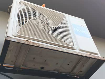 only few months used  AC