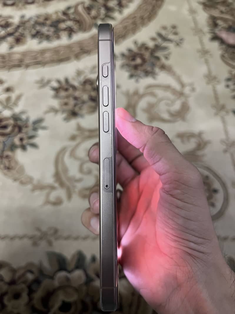 Iphone 16 pro max 3