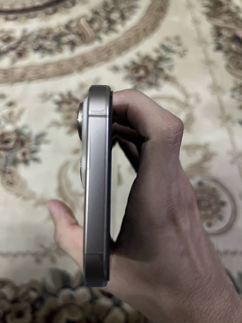 Iphone 16 pro max 5