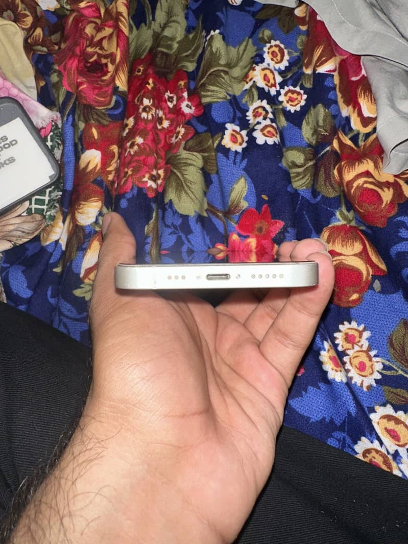 Iphone 13 4