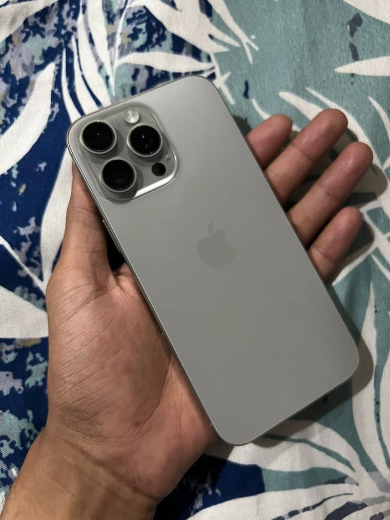 iPhone 16 pro max 1