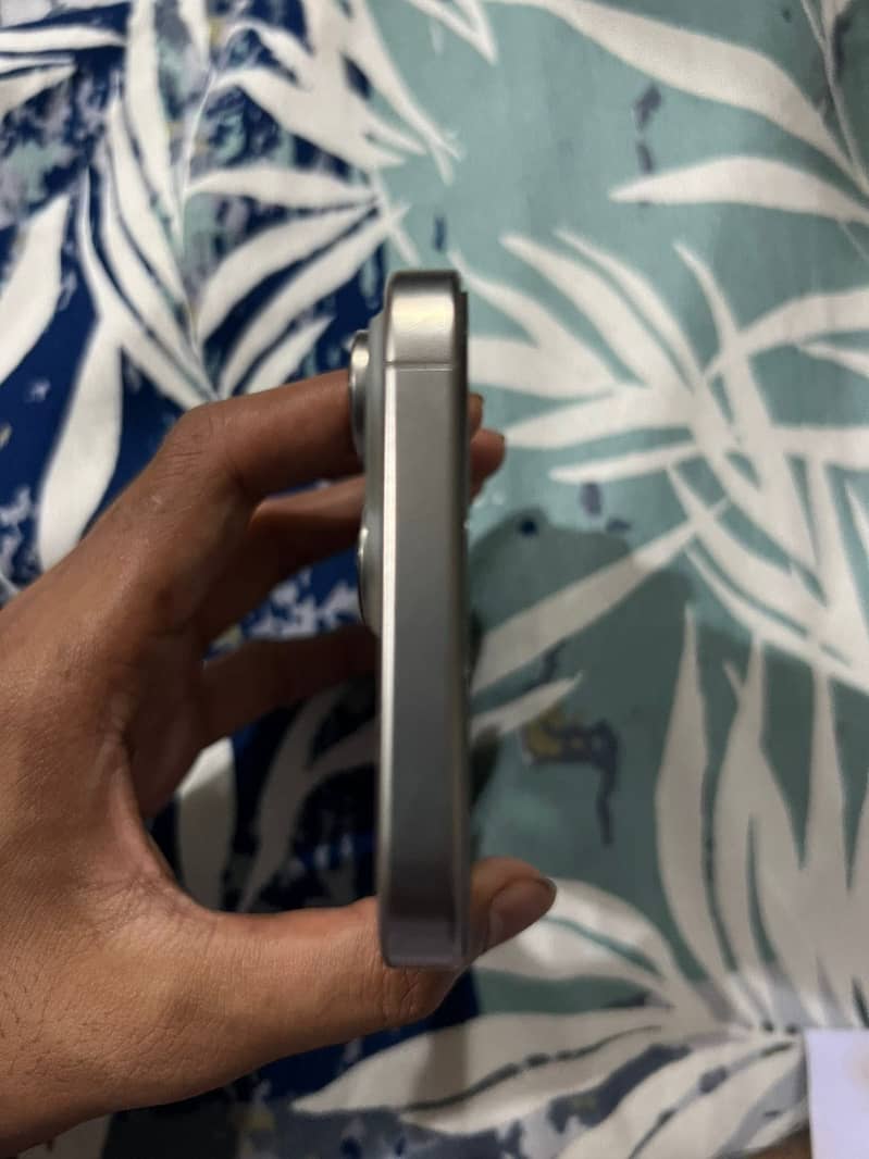 iPhone 16 pro max 6