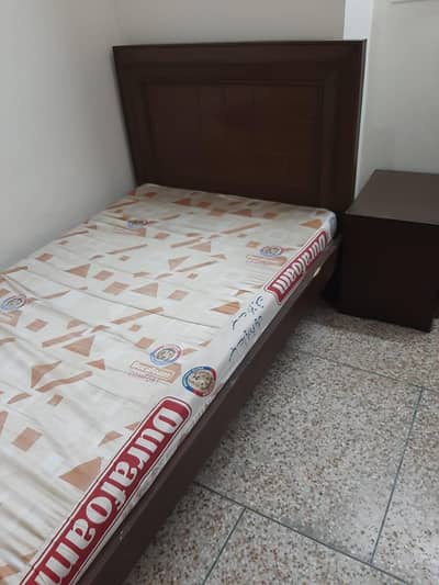 twin bed set with 1 side table
