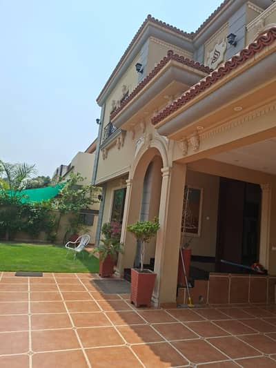 1 KANAL ELEGANT AND FULLY MAINTAINED SUPER HOT LOCATED BUNGALOW WITH BASEMENT IS AVAILABLE IN THE BEST BLOCK OF DHA LAHORE.