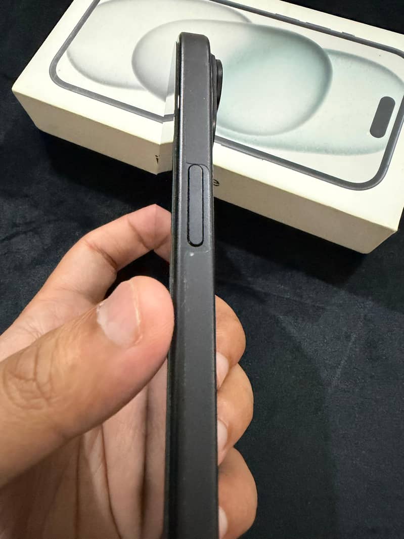 iPhone 15 3