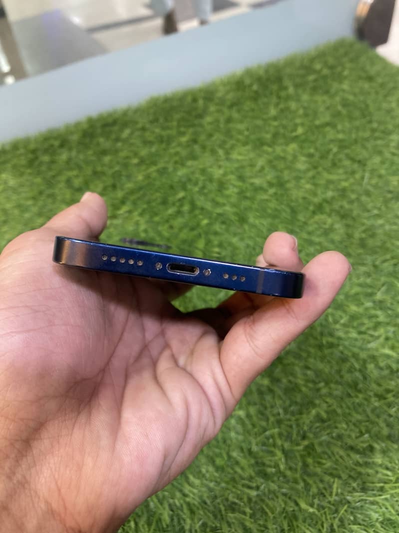Iphone 12 4