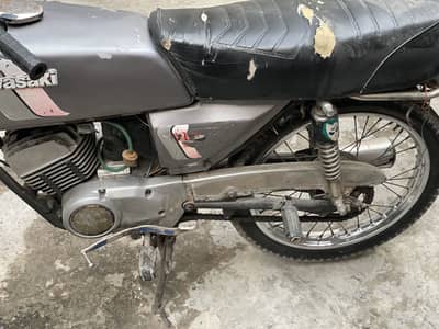 Kawasaki chalny bhot achi hai 03154179982