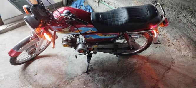 موٹر سائیکل ارجنٹ سیل کرنا ہے رابطہ نمبر 03422038558،