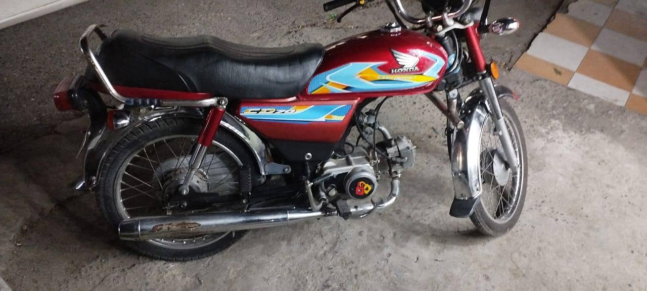 موٹر سائیکل ارجنٹ سیل کرنا ہے رابطہ نمبر 03422038558، 1