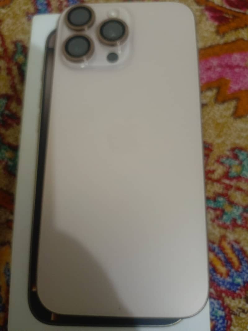 Apple iPhone 16 Pro Max 4