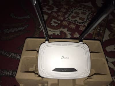 TP-Link WiFi Router TL-WR841N | Like New | Box Pack