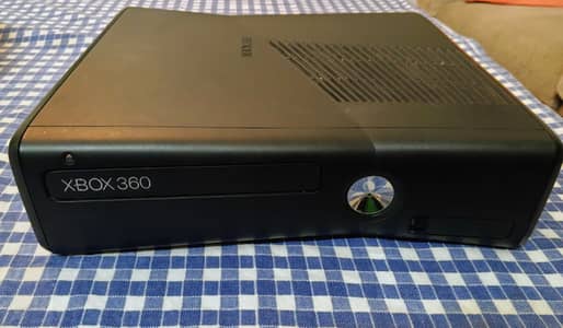 Xbox 360 in perfect condition with 4 wireless  controllers