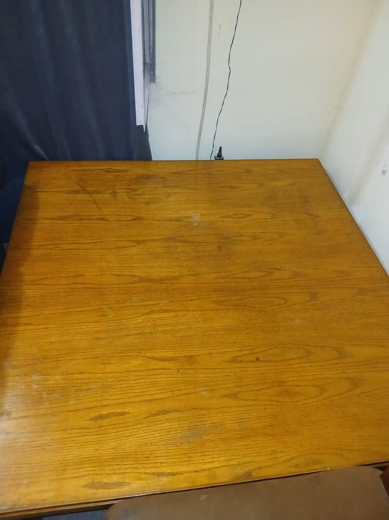 Center Table 0